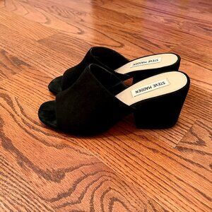 STEVE MADDEN OPEN-TOE SLIDE ON SANDAL- BLACK SUEDE